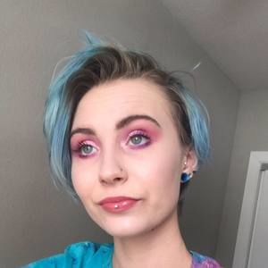 Meet your Posher, Leila